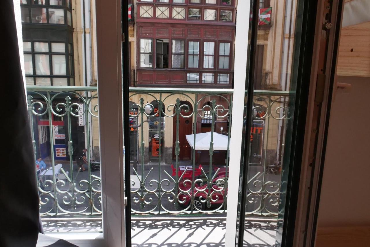 Guitar Hostel Bilbao Exterior photo