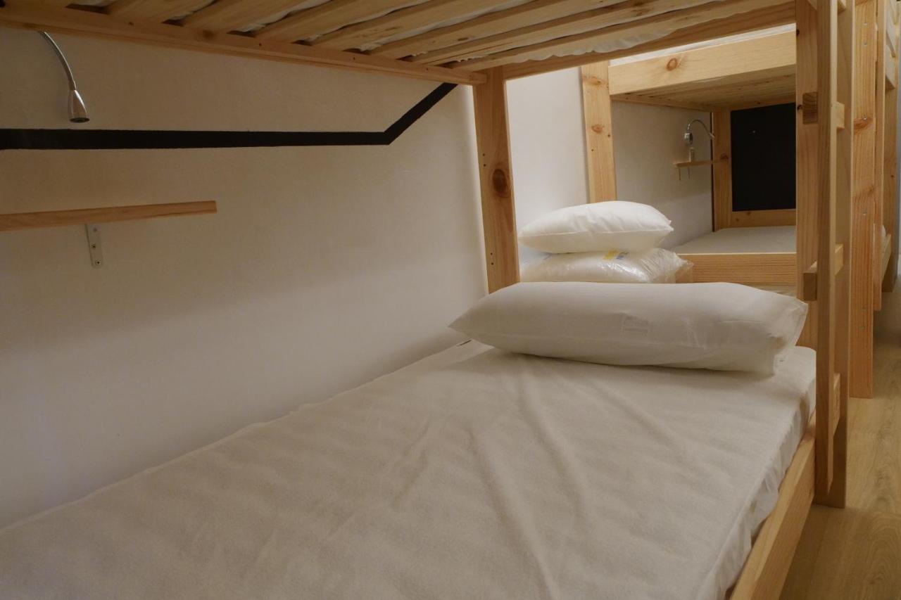 Guitar Hostel Bilbao Exterior photo