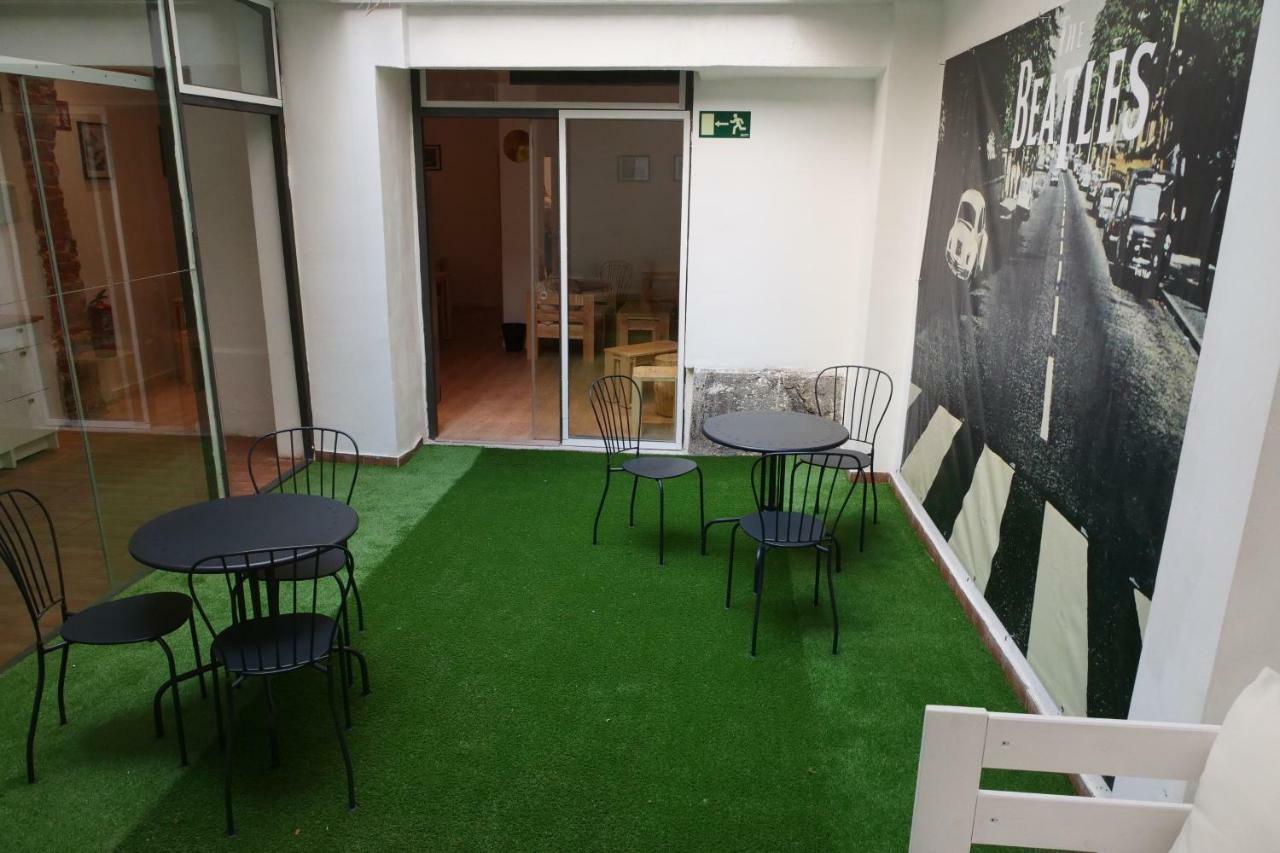 Guitar Hostel Bilbao Exterior photo